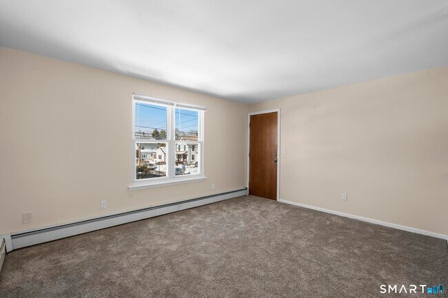 Building Photo - 35 Woodlawn Ave