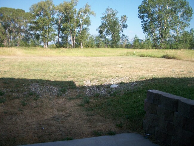 Building Photo - 4 Bedroom, 3 Bathroom Spacious Duplex