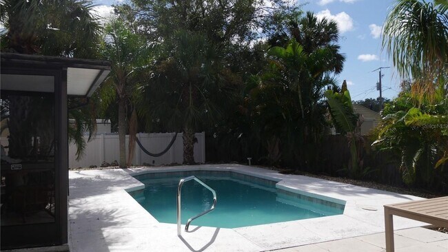 Building Photo - 3026 Vinson Ave