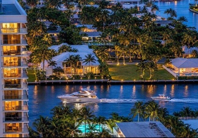 Building Photo - 2030 S Ocean Dr