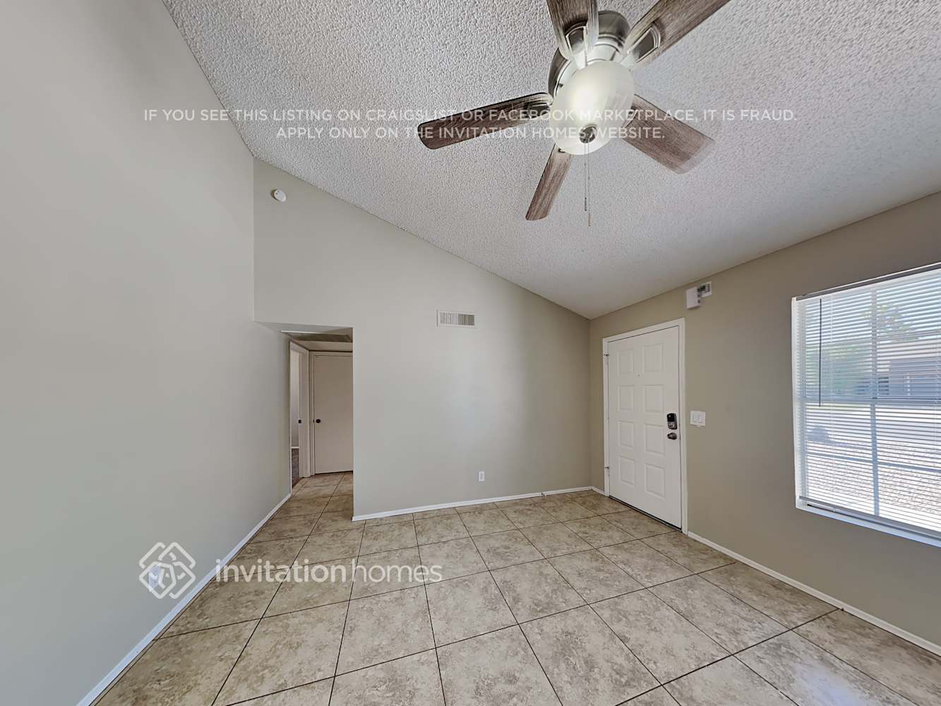 Building Photo - 1102 E Utopia Rd