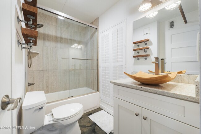 Building Photo - 275 1st St S