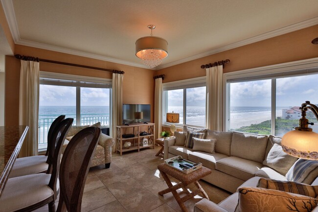 Building Photo - Oceanfront Condo 2 bed/ 2ba Beautifully Decorated and Furnished