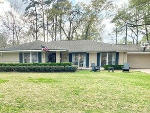 Building Photo - 729 Camelot Ln