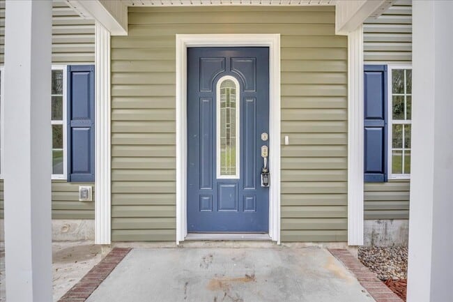 Building Photo - 3 Bedroom 2.5 Bathroom Home