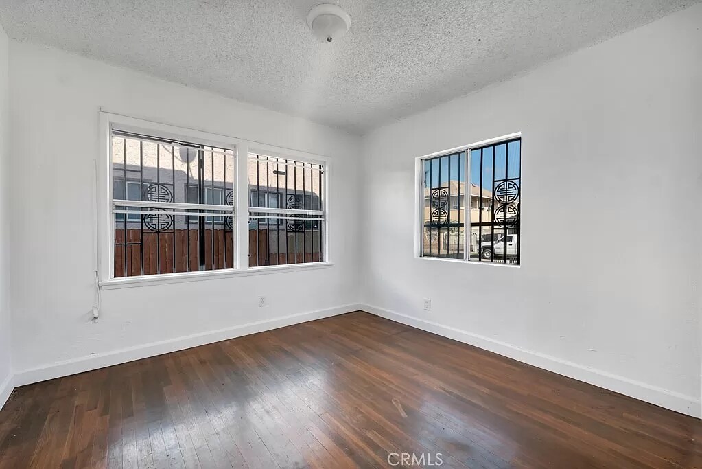 Building Photo - 648 W 41st Dr