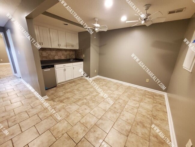 Building Photo - Gorgeous Blue Valley Home-Available in JULY!!