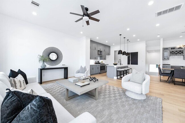 Building Photo - 3805 Coyle St