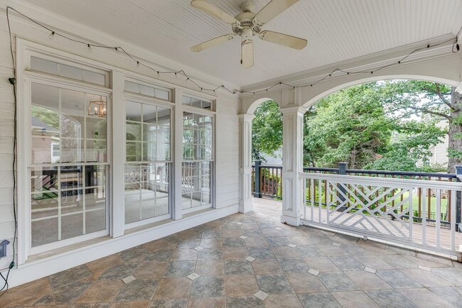 Building Photo - 2885 Towne Village Dr NW