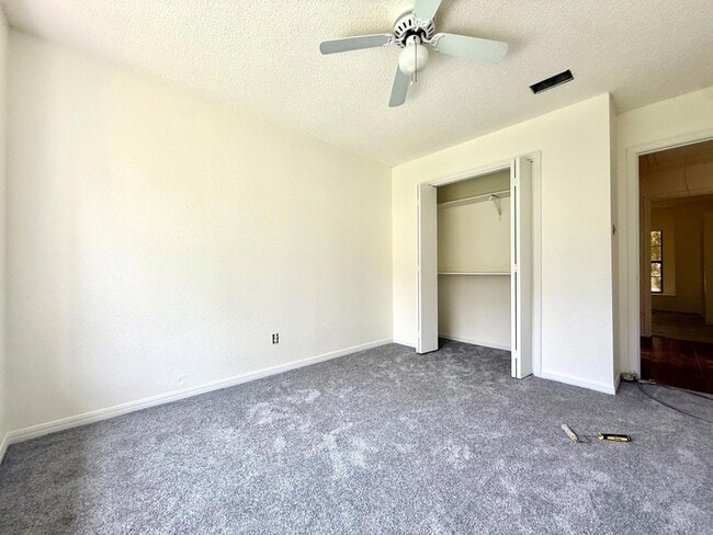 Building Photo - 2107 Willow Way