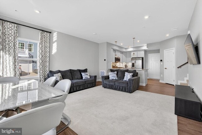 Building Photo - 100 Lawndale Dr