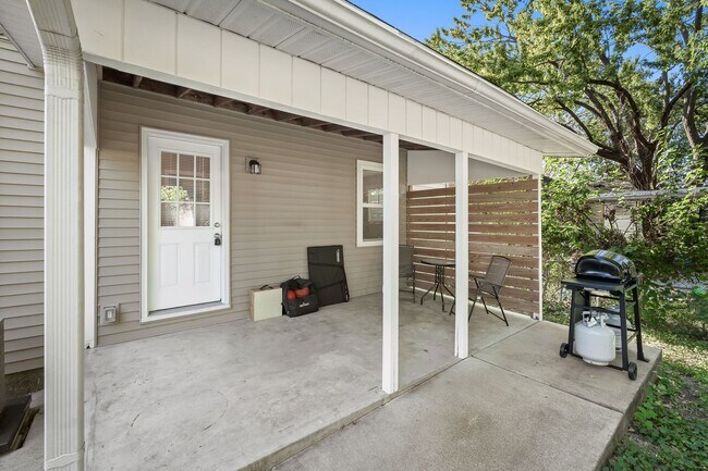 Building Photo - Charming South City Bungalow with Modern T...