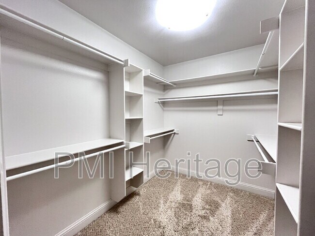 Building Photo - 3214 SW Stonepoint Ave