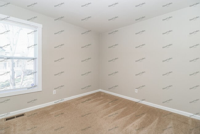 Building Photo - 5 Mayfield Rd