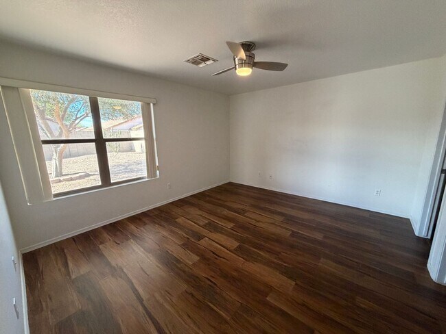 Building Photo - 13825 W Ironwood St