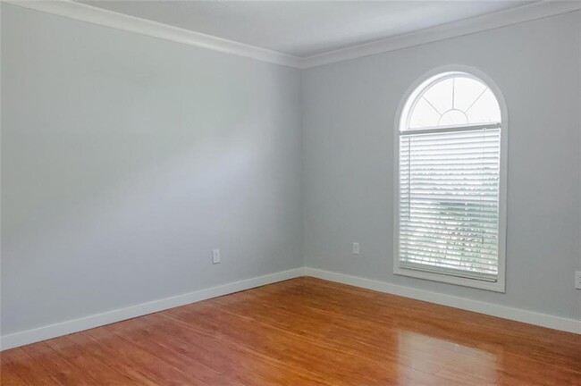 Building Photo - 2074 Flint Hill Dr