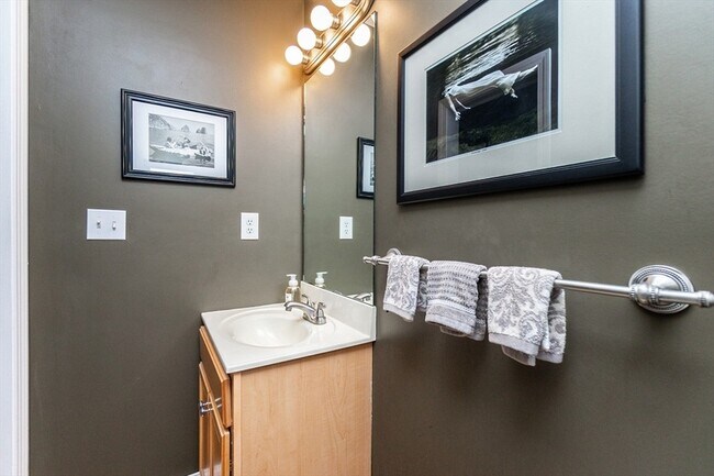 Building Photo - 224 Salem St