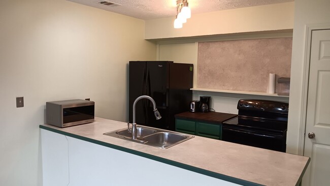 Building Photo - First Floor, 1 Bedroom, 1 Bath Condo, with...