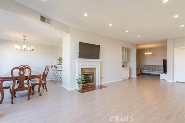 Building Photo - 4430 Noble Ave