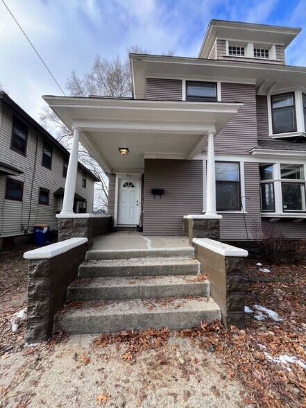 Building Photo - 709 Lafayette Ave SE