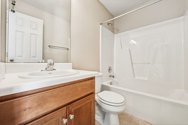 Building Photo - Bright and Spacious 3-Bed Home Near Homest...