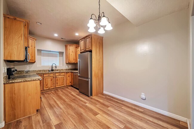 Building Photo - Beautiful Riverton Townhome in Gated Community w 1 car garage attached