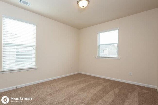 Building Photo - 2517 Queen Bee Drive, Columbia, TN 38401