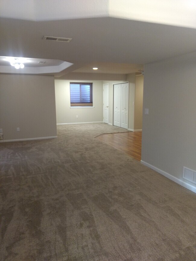 Building Photo - 2 bed/3 bath with spacious finished basement!