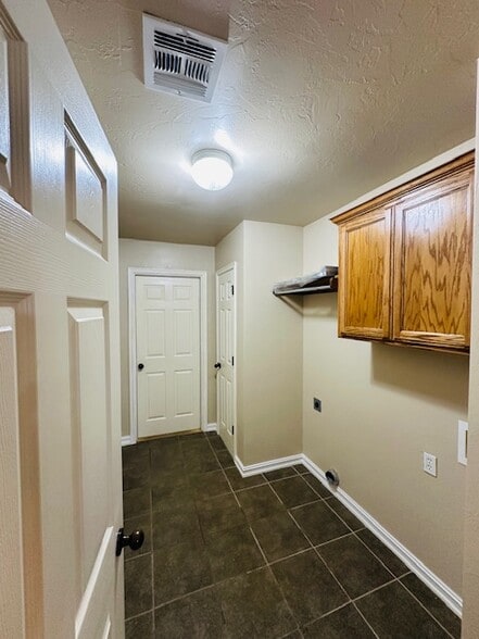 Building Photo - 1009 Harvest Dr