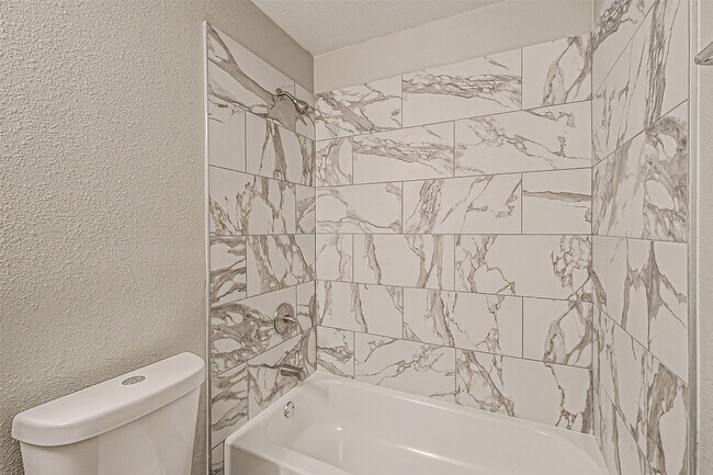 Building Photo - 1539 Pleasantville Dr