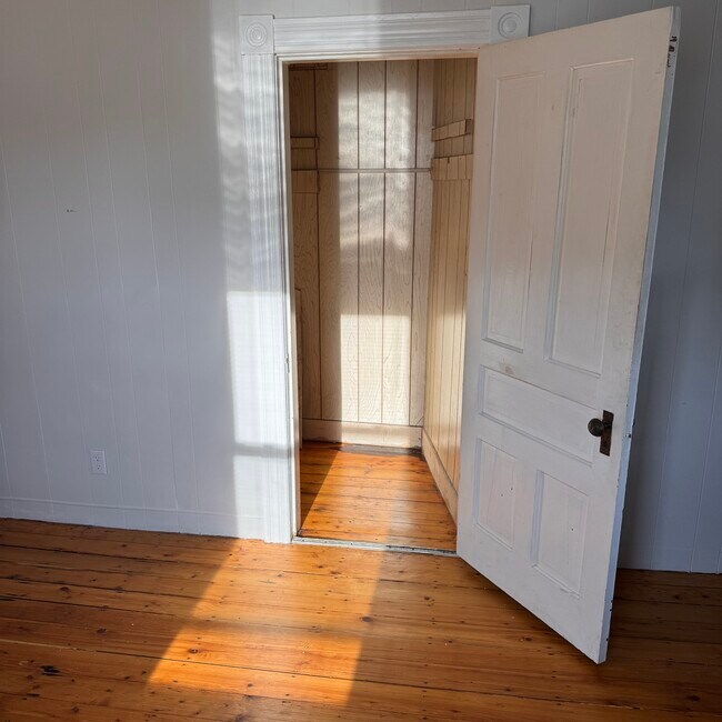 Building Photo - 230 Mechanic St