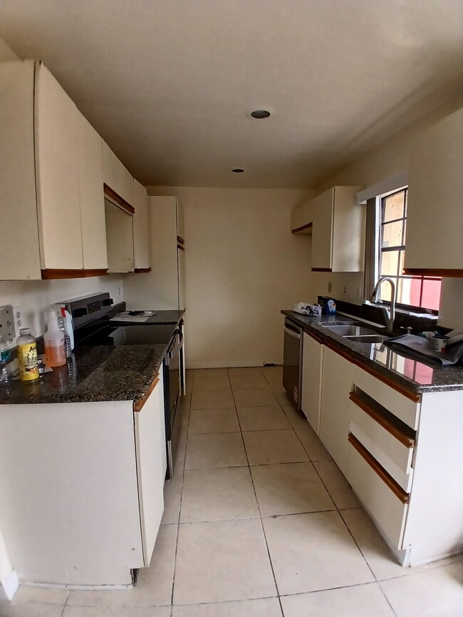 Building Photo - 7454 Wynnewood Square