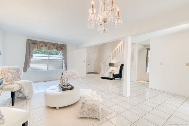 Building Photo - 592 Mountain Rd