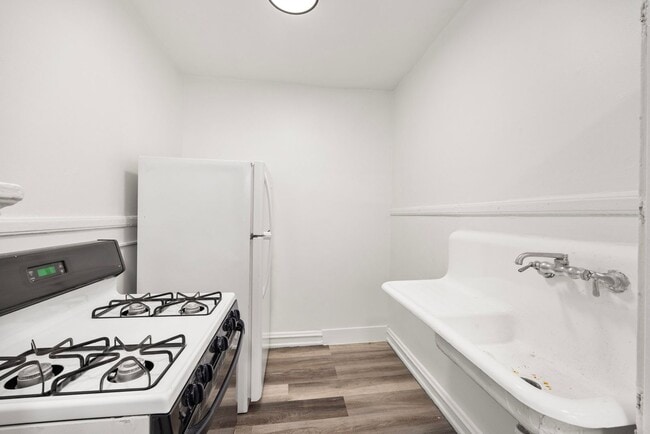 Building Photo - 158 N Central Ave