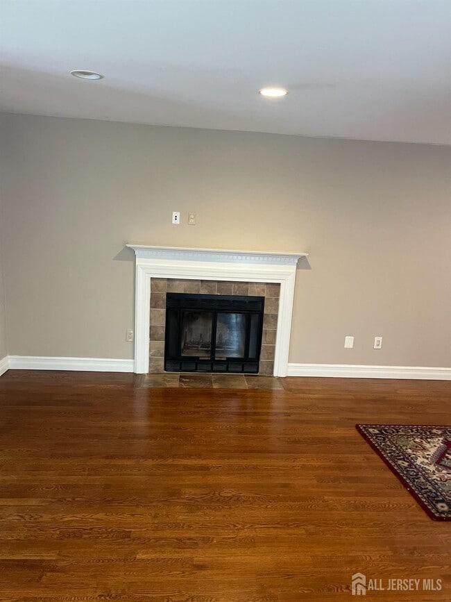 Building Photo - 511 Chanticleer