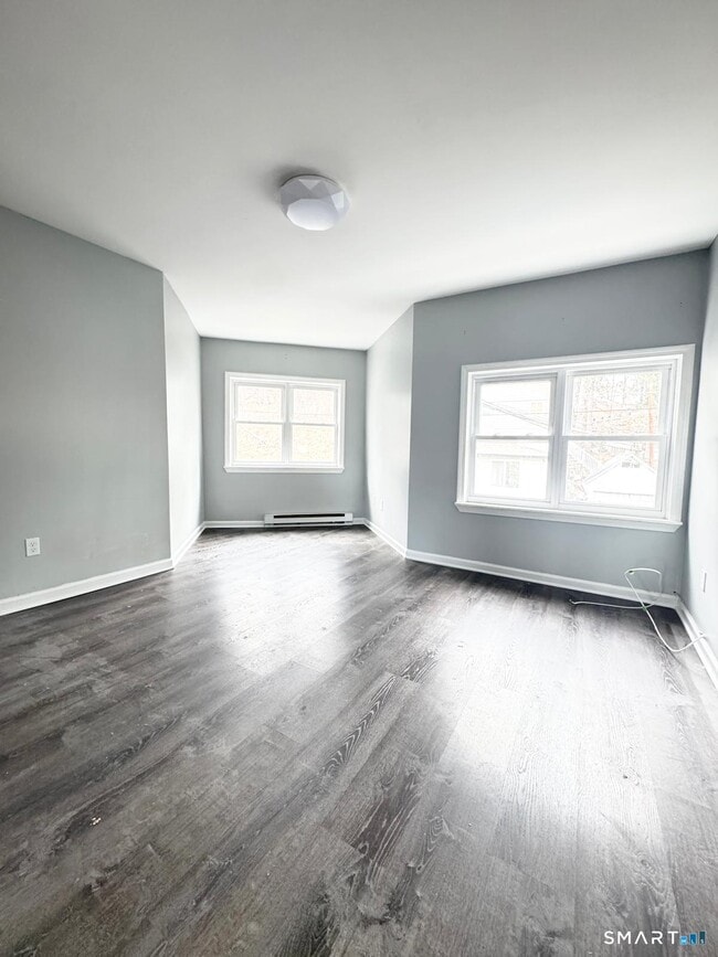 Building Photo - 33 Pond St