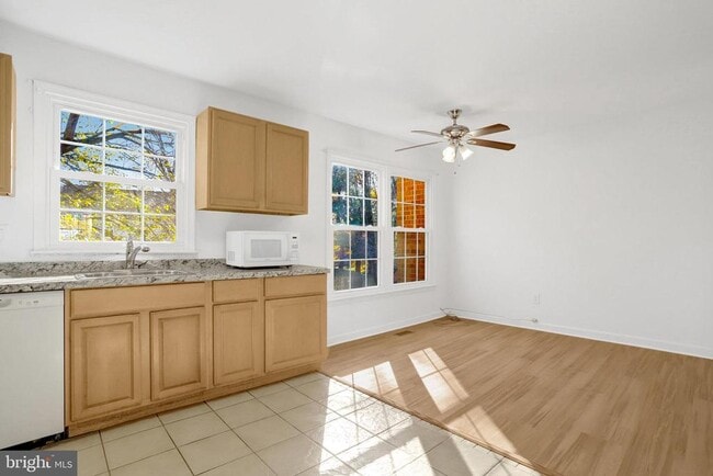 Building Photo - 9911 Whitewater Dr