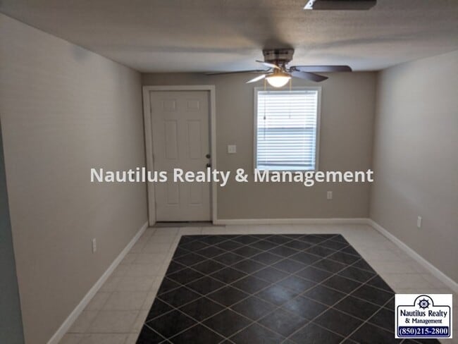 Building Photo - 5012 Collins St