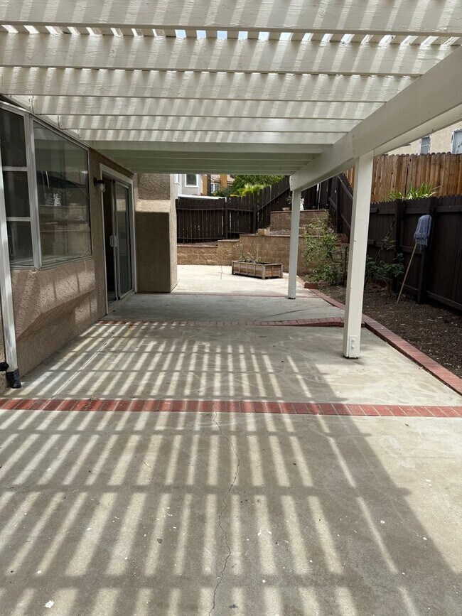 Building Photo - 23797 Lone Pine Dr
