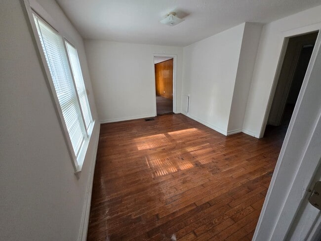 Building Photo - 360 Cooper Rd