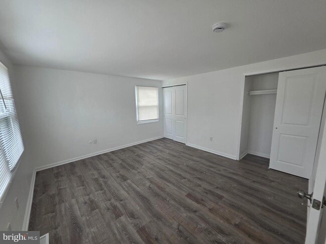 Building Photo - 14 East Ct