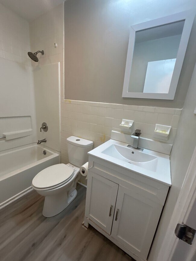 Building Photo - NEW LISTING!!!!!