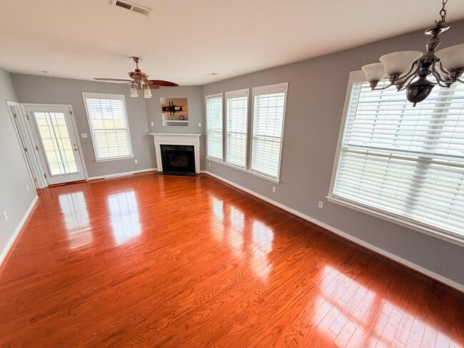 Building Photo - 850 Parkland Pl