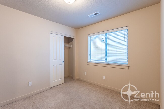 Building Photo - Waived Application Fees! Cozy 3 Bedroom En...