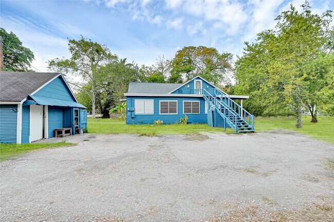 Building Photo - 310 N Rock Island St