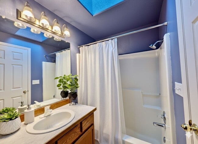 Building Photo - Spacious SW Tigard Retreat with Entertainer’s Backyard & Modern Chef’s Kitchen