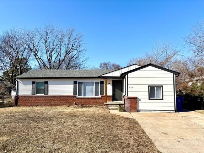 Primary Photo - Cozy Broken Arrow Home