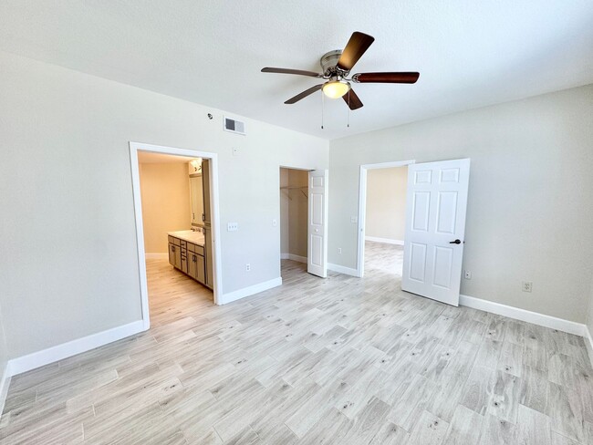 Building Photo - ** FAIRWAY PRESERVE ** 2 BED / 2 BATH COND...