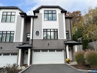 Building Photo - 555 Edgewater Ave