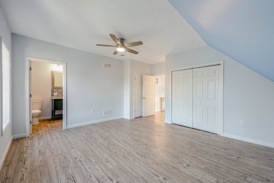 Building Photo - 5551 Columbo St